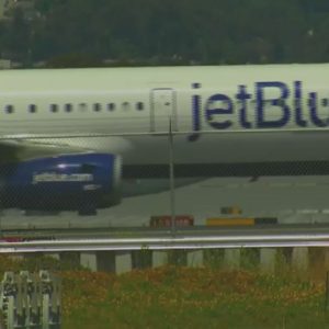 JetBlue reduces summer flight schedule by 10%