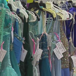 Prom pop-up lends dresses, accessories to students