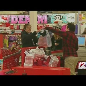 Expert: Retailers slashing prices to clear inventory